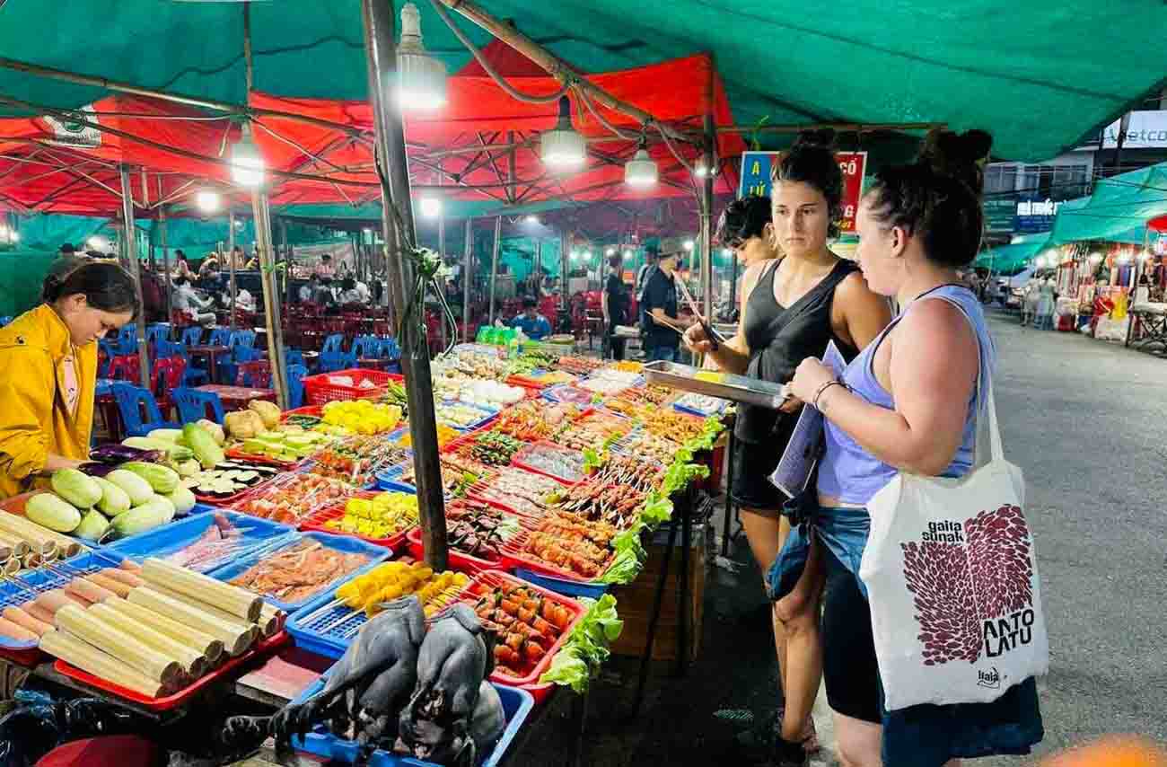 What to Do at Sapa Night Market
